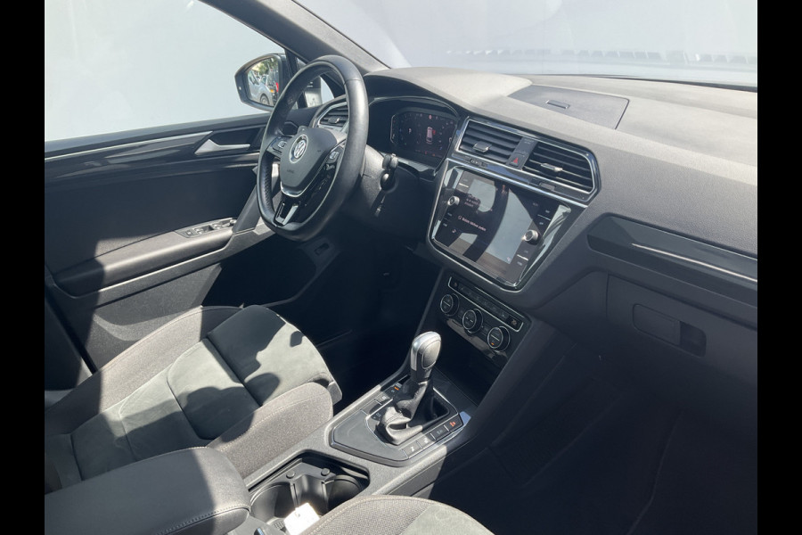 Volkswagen Tiguan 1.5 TSI ACT R-line Automaat Pano.dak Trekhaak Stoelverw+Massage Keyless Vol opties!