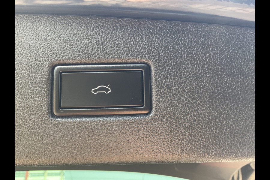 Volkswagen Tiguan 1.5 TSI ACT R-line Automaat Pano.dak Trekhaak Stoelverw+Massage Keyless Vol opties!
