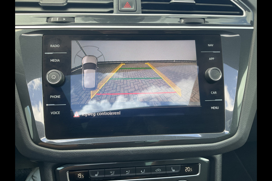 Volkswagen Tiguan 1.5 TSI ACT R-line Automaat Pano.dak Trekhaak Stoelverw+Massage Keyless Vol opties!