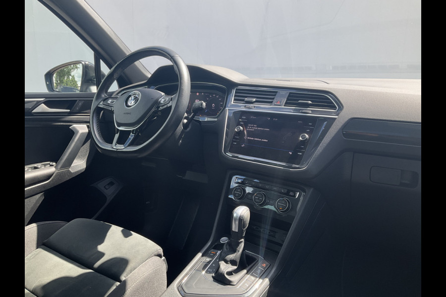 Volkswagen Tiguan 1.5 TSI ACT R-line Automaat Pano.dak Trekhaak Stoelverw+Massage Keyless Vol opties!