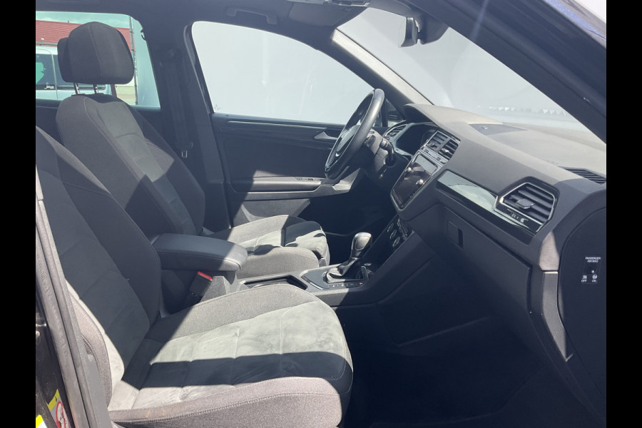 Volkswagen Tiguan 1.5 TSI ACT R-line Automaat Pano.dak Trekhaak Stoelverw+Massage Keyless Vol opties!