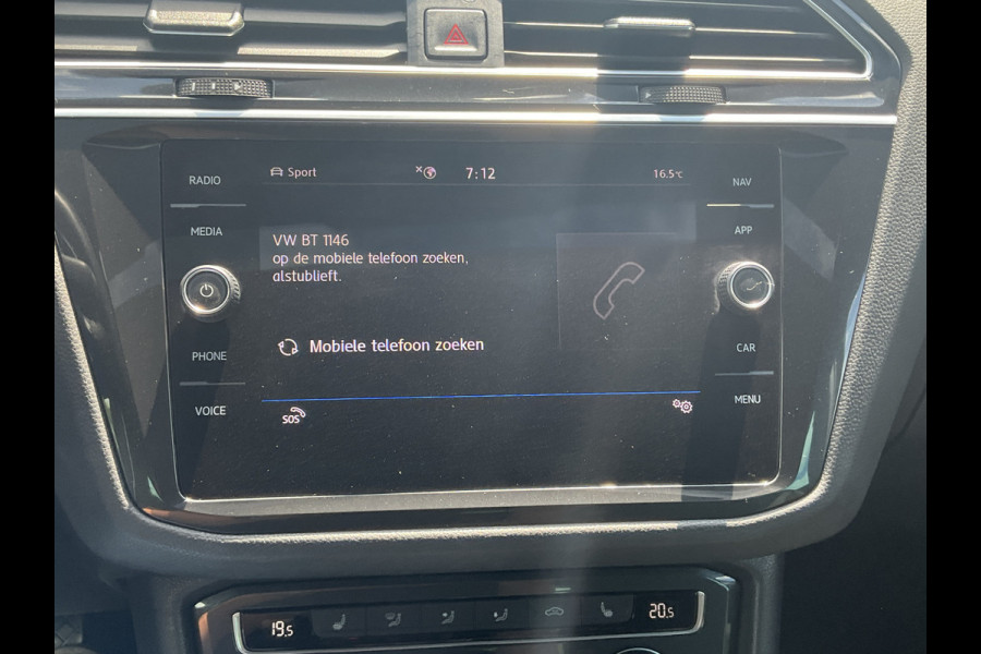 Volkswagen Tiguan 1.5 TSI ACT R-line Automaat Pano.dak Trekhaak Stoelverw+Massage Keyless Vol opties!