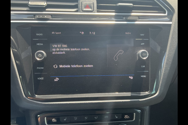Volkswagen Tiguan 1.5 TSI ACT R-line Automaat Pano.dak Trekhaak Stoelverw+Massage Keyless Vol opties!