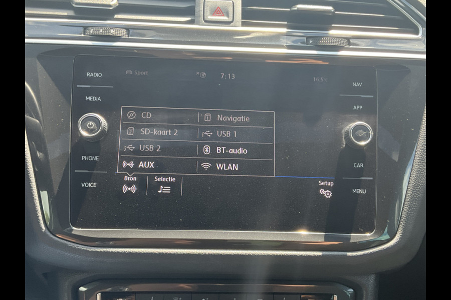 Volkswagen Tiguan 1.5 TSI ACT R-line Automaat Pano.dak Trekhaak Stoelverw+Massage Keyless Vol opties!
