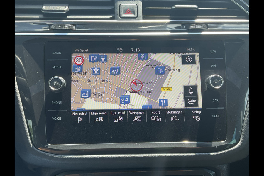 Volkswagen Tiguan 1.5 TSI ACT R-line Automaat Pano.dak Trekhaak Stoelverw+Massage Keyless Vol opties!