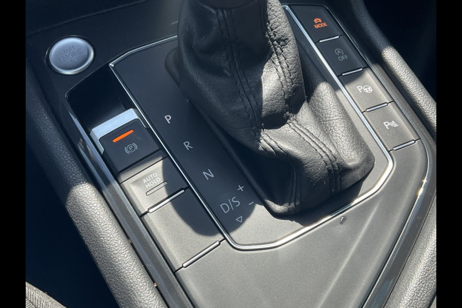 Volkswagen Tiguan 1.5 TSI ACT R-line Automaat Pano.dak Trekhaak Stoelverw+Massage Keyless Vol opties!