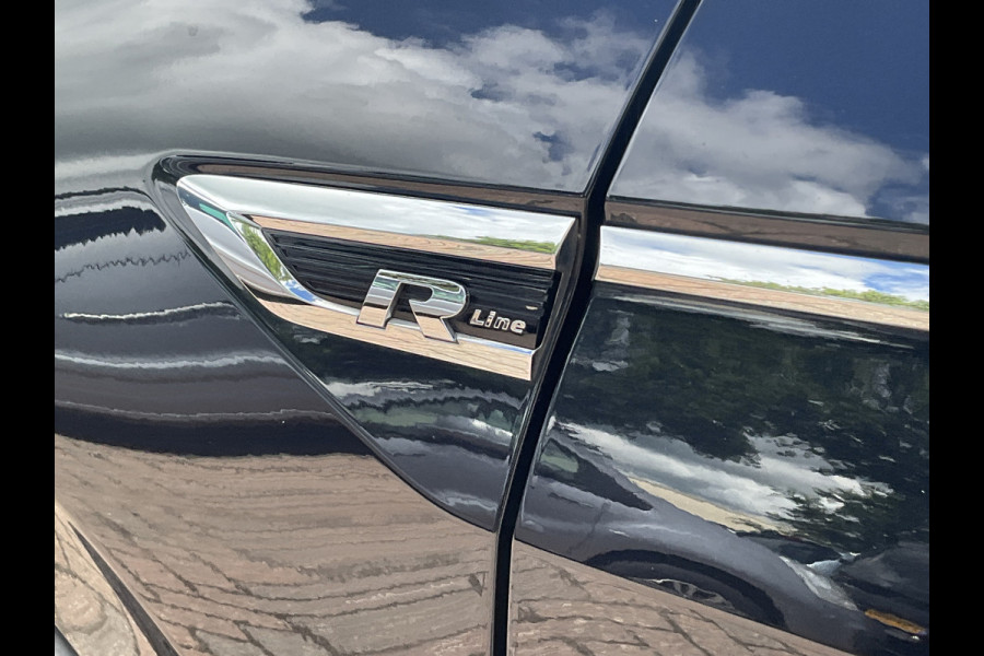 Volkswagen Tiguan 1.5 TSI ACT R-line Automaat Pano.dak Trekhaak Stoelverw+Massage Keyless Vol opties!