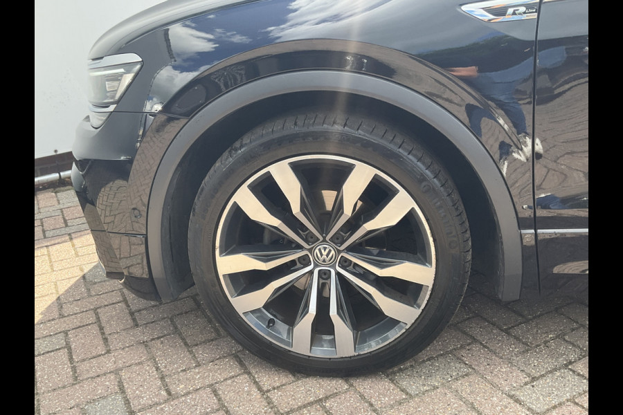 Volkswagen Tiguan 1.5 TSI ACT R-line Automaat Pano.dak Trekhaak Stoelverw+Massage Keyless Vol opties!
