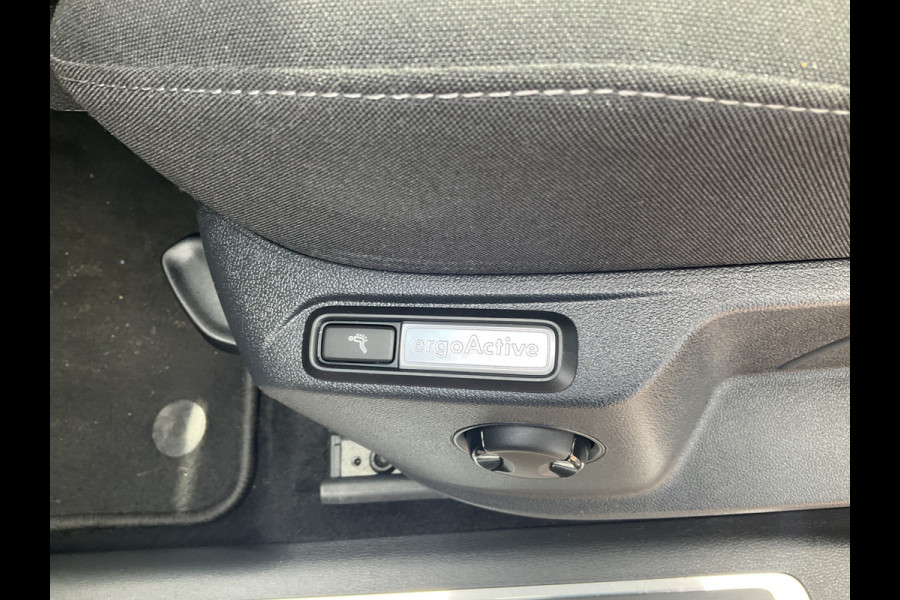 Volkswagen Tiguan 1.5 TSI ACT R-line Automaat Pano.dak Trekhaak Stoelverw+Massage Keyless Vol opties!