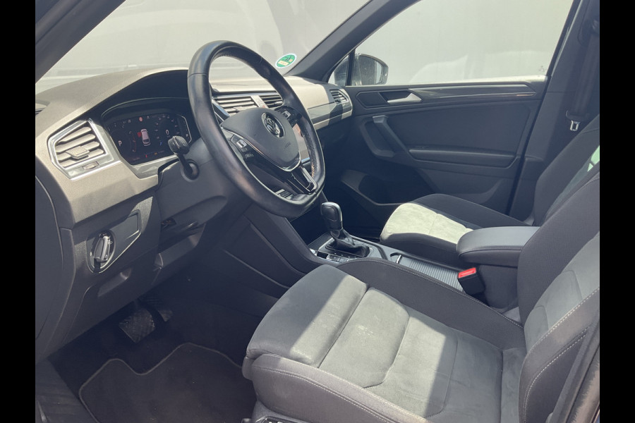 Volkswagen Tiguan 1.5 TSI ACT R-line Automaat Pano.dak Trekhaak Stoelverw+Massage Keyless Vol opties!