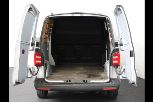 Volkswagen Transporter T6 L1H1 102pk Trendline Navigatie Airco Cruise control Bluetooth Euro6