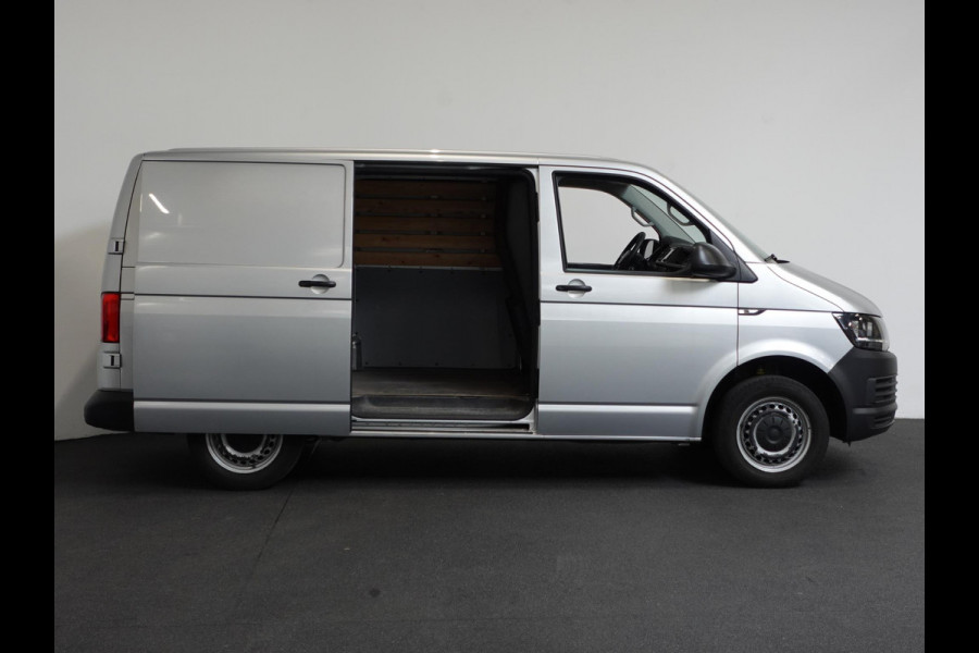 Volkswagen Transporter T6 L1H1 102pk Trendline Navigatie Airco Cruise control Bluetooth Euro6