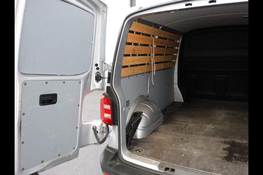 Volkswagen Transporter T6 L1H1 102pk Trendline Navigatie Airco Cruise control Bluetooth Euro6
