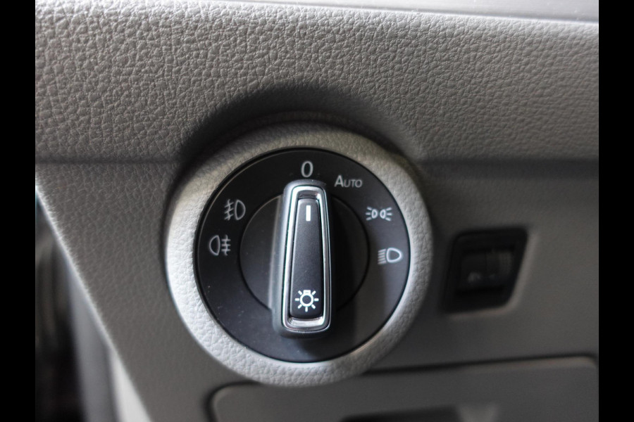 Volkswagen Transporter 2.0 TDI L2H1 28 Dubbele Cabine Highline Automaat Airco Cruise Control adaptief Parkeersensoren Trekhaak