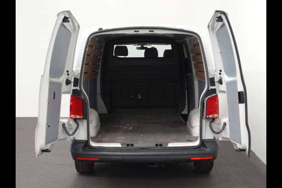 Volkswagen Transporter 2.0 TDI L2H1 102pk Airco Cruisecontrol Navigatie Apple Carplay parkeersensoren