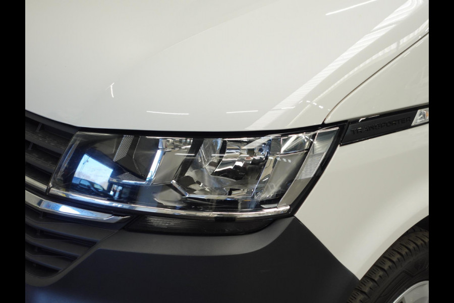 Volkswagen Transporter 2.0 TDI L2H1 102pk Airco Cruisecontrol Navigatie Apple Carplay parkeersensoren