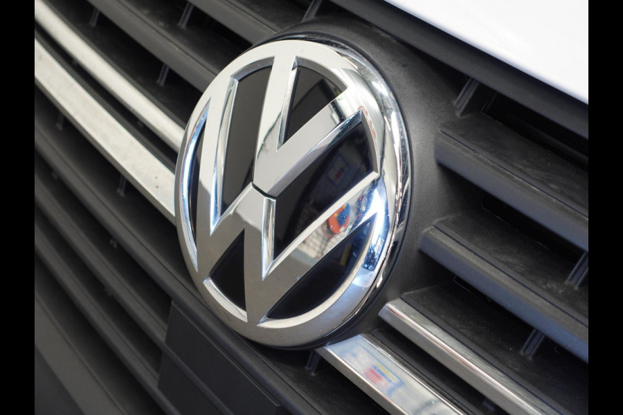 Volkswagen Transporter 2.0 TDI L2H1 102pk Airco Cruisecontrol Navigatie Apple Carplay parkeersensoren