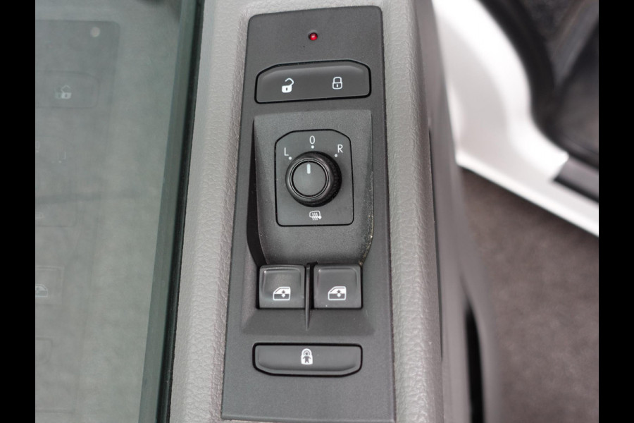 Volkswagen Transporter 2.0 TDI L2H1 102pk Airco Cruisecontrol Navigatie Apple Carplay parkeersensoren