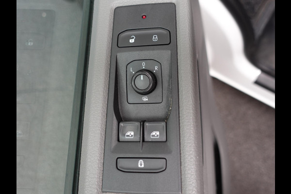 Volkswagen Transporter 2.0 TDI L2H1 102pk Airco Cruisecontrol Navigatie Apple Carplay parkeersensoren