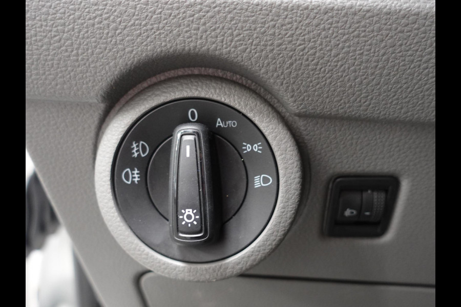 Volkswagen Transporter 2.0 TDI L2H1 102pk Airco Cruisecontrol Navigatie Apple Carplay parkeersensoren
