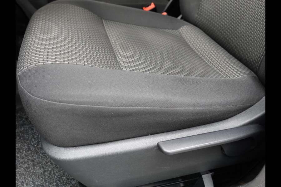 Volkswagen Transporter 2.0 TDI L2H1 102pk Airco Cruisecontrol Navigatie Apple Carplay parkeersensoren