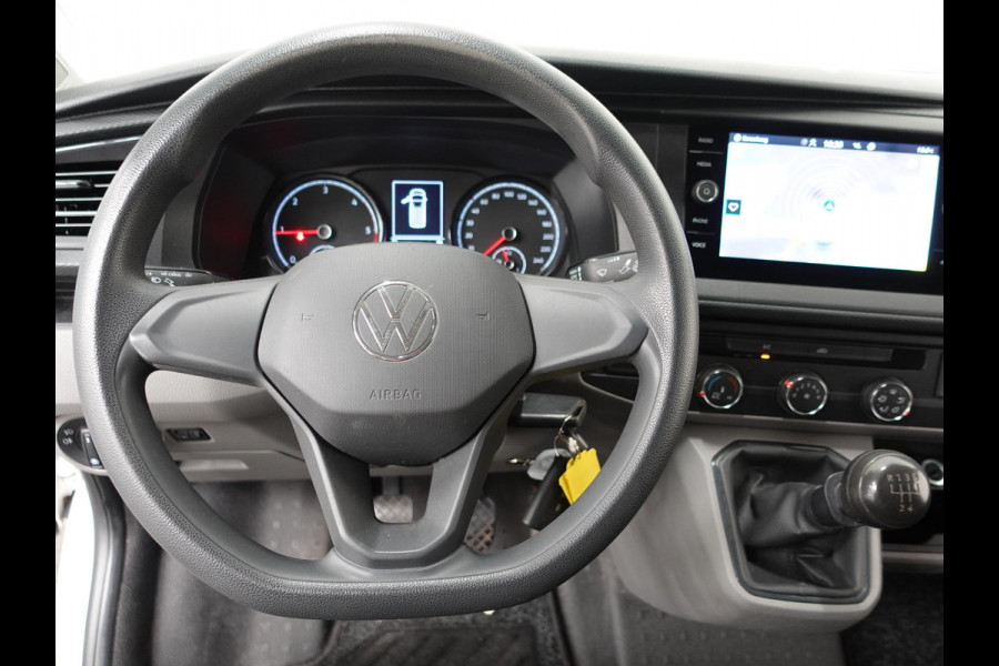 Volkswagen Transporter 2.0 TDI L2H1 102pk Airco Cruisecontrol Navigatie Apple Carplay parkeersensoren