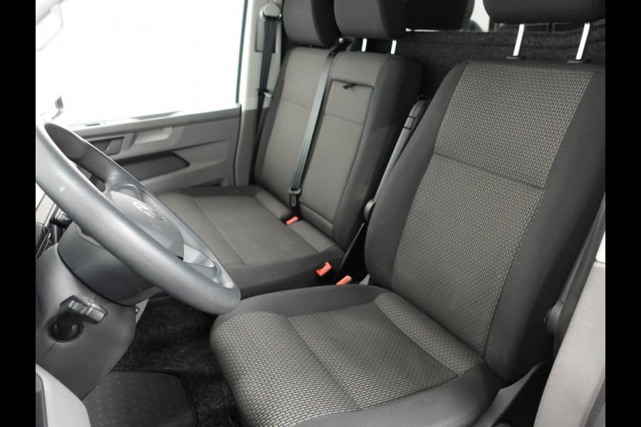 Volkswagen Transporter 2.0 TDI L2H1 102pk Airco Cruisecontrol Navigatie Apple Carplay parkeersensoren