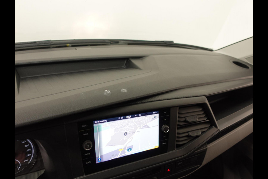 Volkswagen Transporter 2.0 TDI L2H1 102pk Airco Cruisecontrol Navigatie Apple Carplay parkeersensoren