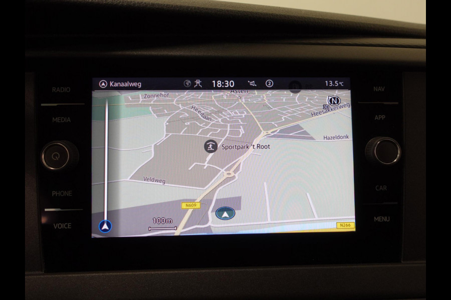 Volkswagen Transporter 2.0 TDI L2H1 102pk Airco Cruisecontrol Navigatie Apple Carplay parkeersensoren