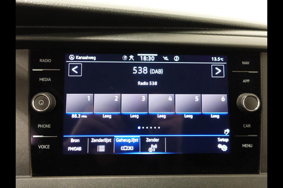 Volkswagen Transporter 2.0 TDI L2H1 102pk Airco Cruisecontrol Navigatie Apple Carplay parkeersensoren