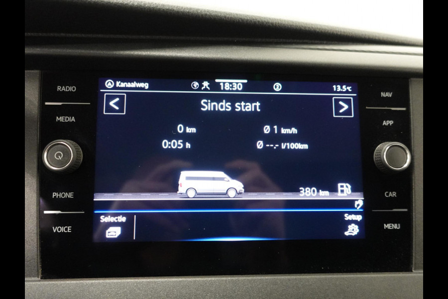 Volkswagen Transporter 2.0 TDI L2H1 102pk Airco Cruisecontrol Navigatie Apple Carplay parkeersensoren