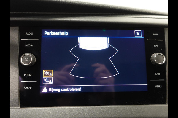 Volkswagen Transporter 2.0 TDI L2H1 102pk Airco Cruisecontrol Navigatie Apple Carplay parkeersensoren
