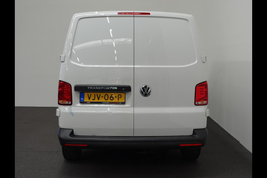 Volkswagen Transporter 2.0 TDI L2H1 102pk Airco Cruisecontrol Navigatie Apple Carplay parkeersensoren