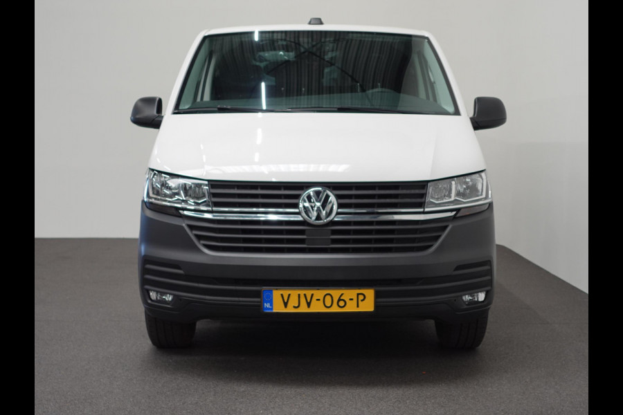 Volkswagen Transporter 2.0 TDI L2H1 102pk Airco Cruisecontrol Navigatie Apple Carplay parkeersensoren