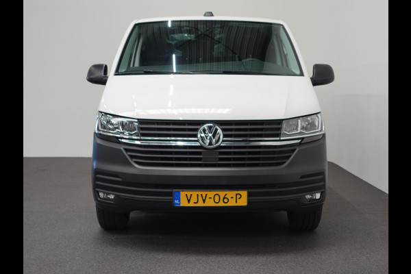 Volkswagen Transporter 2.0 TDI L2H1 102pk Airco Cruisecontrol Navigatie Apple Carplay parkeersensoren