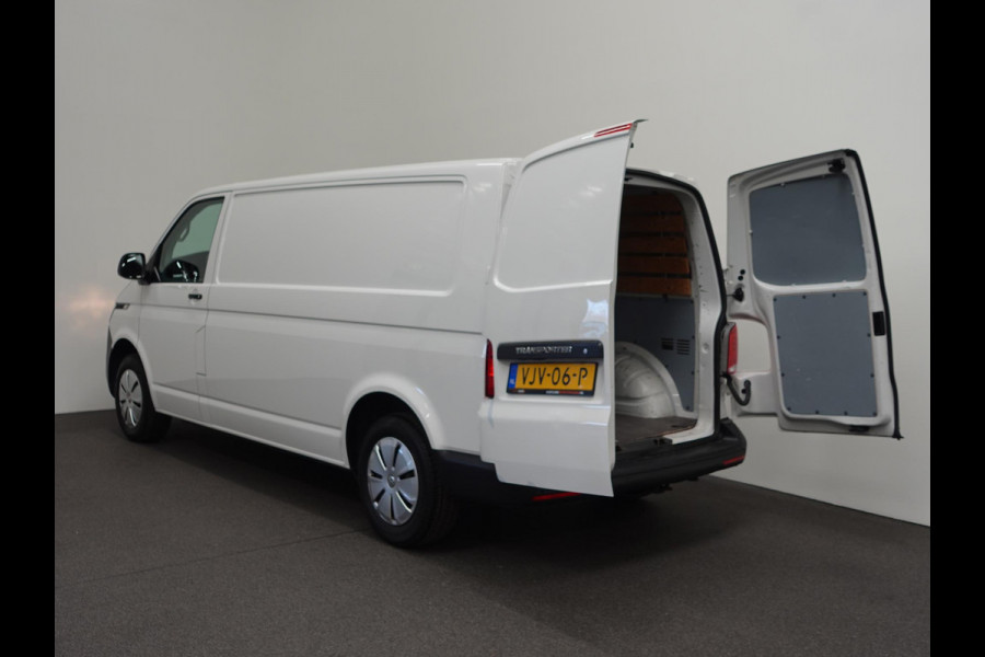 Volkswagen Transporter 2.0 TDI L2H1 102pk Airco Cruisecontrol Navigatie Apple Carplay parkeersensoren