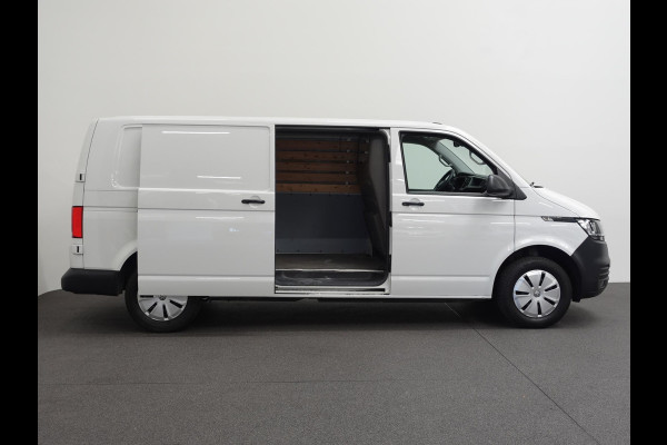 Volkswagen Transporter 2.0 TDI L2H1 102pk Airco Cruisecontrol Navigatie Apple Carplay parkeersensoren
