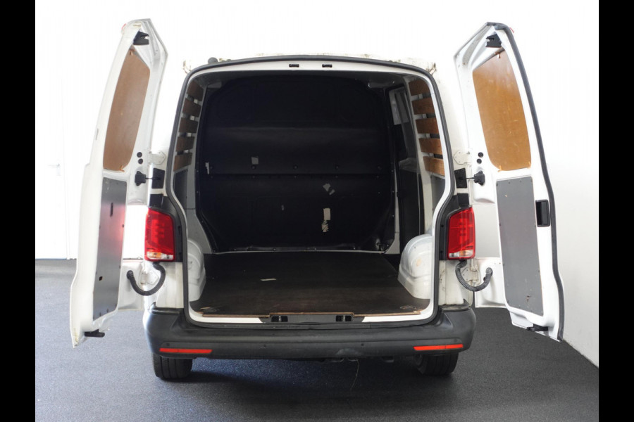 Volkswagen Transporter 2.0 TDI L1H1 Navigatie Apple carplay Cruise Control Parkeersensoren Airco Euro6