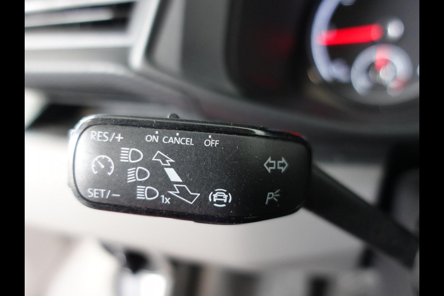 Volkswagen Transporter 2.0 TDI L1H1 Navigatie Apple carplay Cruise Control Parkeersensoren Airco Euro6