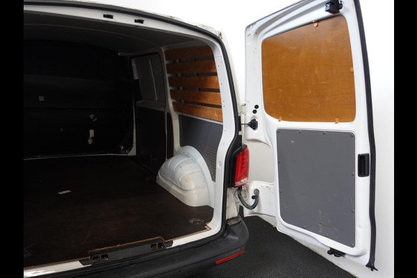 Volkswagen Transporter 2.0 TDI L1H1 Navigatie Apple carplay Cruise Control Parkeersensoren Airco Euro6