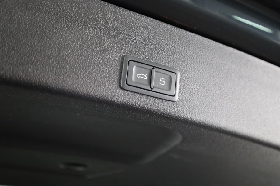 Audi A6 Avant 50 TFSI e quattro Advanced edition 299 pk S-tronic | Alarm MI50 + Auto volgsysteem | Navigatie | Panoramadak | Trekhaak | Matrix LED koplampen | Lichtmetalen velgen 21" | Verlengde garantie |