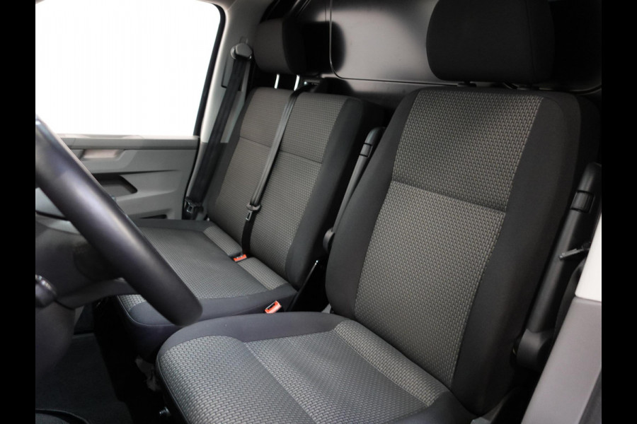 Volkswagen Transporter 150pk Automaat L2H1 High line Airco Cruise Navi Parkeersensoren