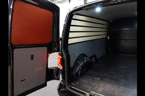 Volkswagen Transporter 150pk Automaat L2H1 High line Airco Cruise Navi Parkeersensoren