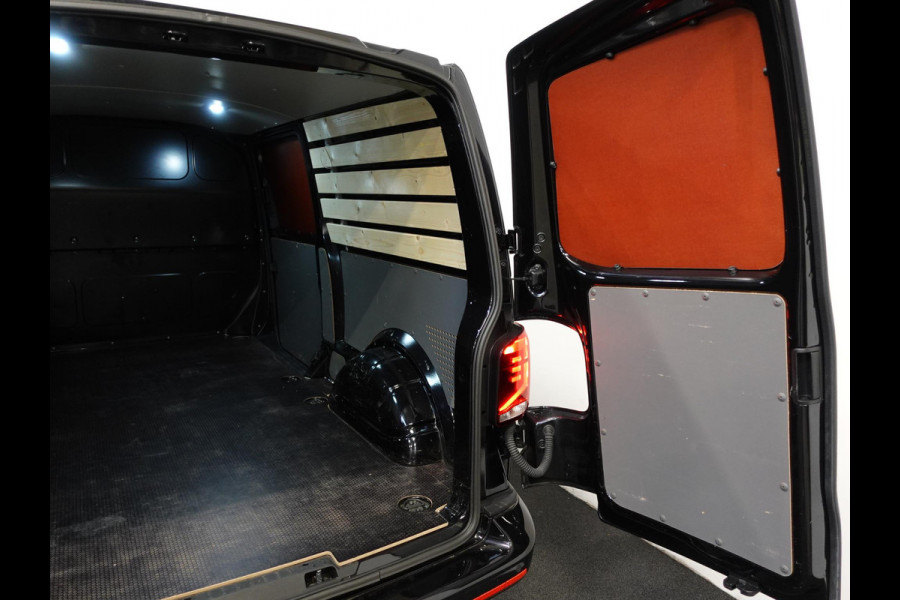 Volkswagen Transporter 150pk Automaat L2H1 High line Airco Cruise Navi Parkeersensoren