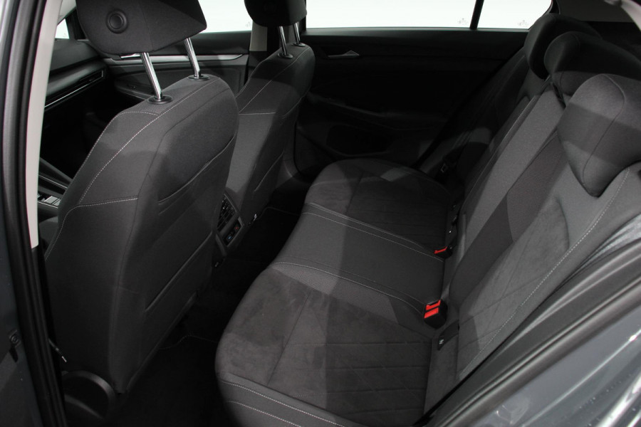 Volkswagen Golf 1.5 eTSI 150pk DSG Style Demo! | Navigatie | Climate control | Camera | PDSC | DAB | Led | Adaptive Cruise control