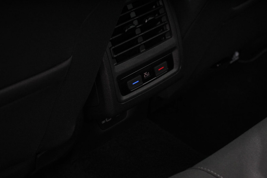Volkswagen Golf 1.5 eTSI 150pk DSG Style Demo! | Navigatie | Climate control | Camera | PDSC | DAB | Led | Adaptive Cruise control