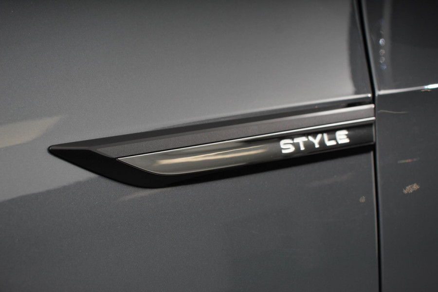 Volkswagen Golf 1.5 eTSI 150pk DSG Style Demo! | Navigatie | Climate control | Camera | PDSC | DAB | Led | Adaptive Cruise control
