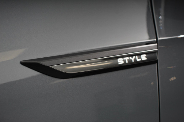 Volkswagen Golf 1.5 eTSI 150pk DSG Style Demo! | Navigatie | Climate control | Camera | PDSC | DAB | Led | Adaptive Cruise control