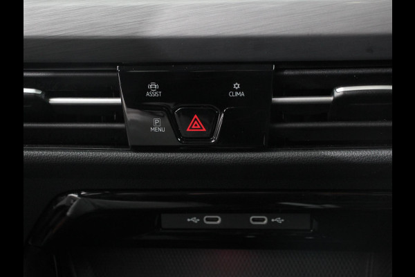 Volkswagen Golf 1.5 eTSI 150pk DSG Style Climate control Adaptive cruise control Navigatie LED Sfeerverlichting Voorstoelen verwarmd Apple Carplay/ Android Auto Lichtmetalen Velgen
