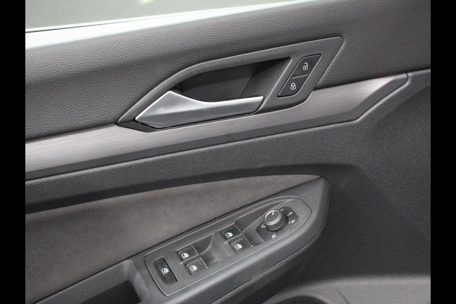 Volkswagen Golf 1.5 eTSI 150pk DSG Style Climate control Adaptive cruise control Navigatie LED Sfeerverlichting Voorstoelen verwarmd Apple Carplay/ Android Auto Lichtmetalen Velgen